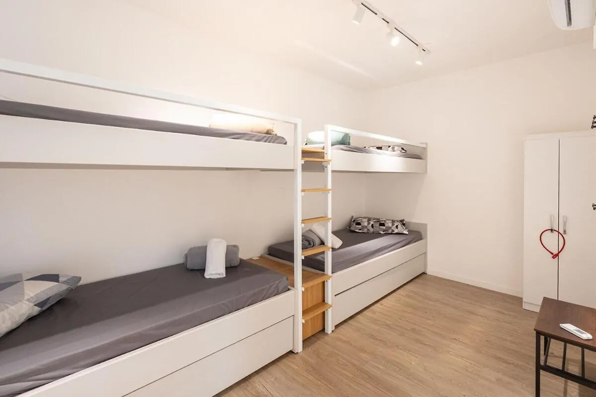 Apto Bal Picarras 150M Praia Com Pisicna, Sacada Com Churrasqueira Privativa, Ar Condicionado Wi Fi, Portaria 24H, Playground Infantil, Quadra De Esportes Vaga Privativa De Garagem 0*,