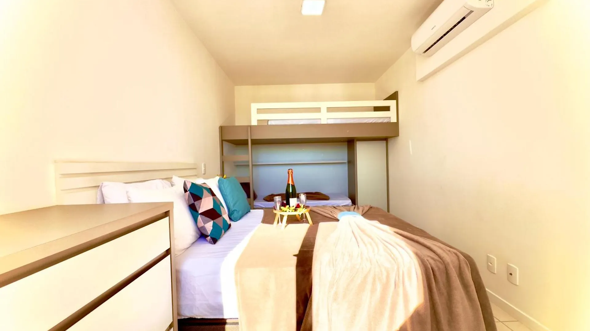Apto Bal Picarras 150M Praia Com Pisicna, Sacada Com Churrasqueira Privativa, Ar Condicionado Wi Fi, Portaria 24H, Playground Infantil, Quadra De Esportes Vaga Privativa De Garagem Lejlighed
