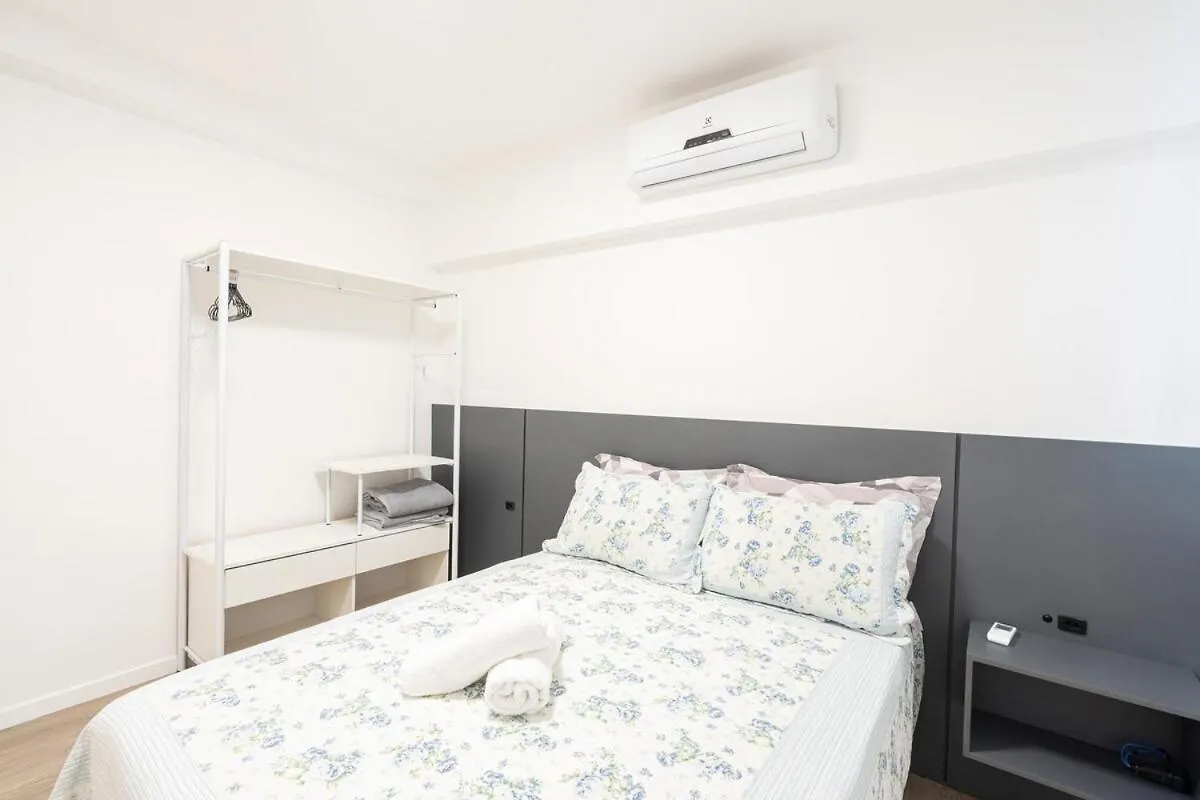 Apto Bal Picarras 150M Praia Com Pisicna, Sacada Com Churrasqueira Privativa, Ar Condicionado Wi Fi, Portaria 24H, Playground Infantil, Quadra De Esportes Vaga Privativa De Garagem 0*,
