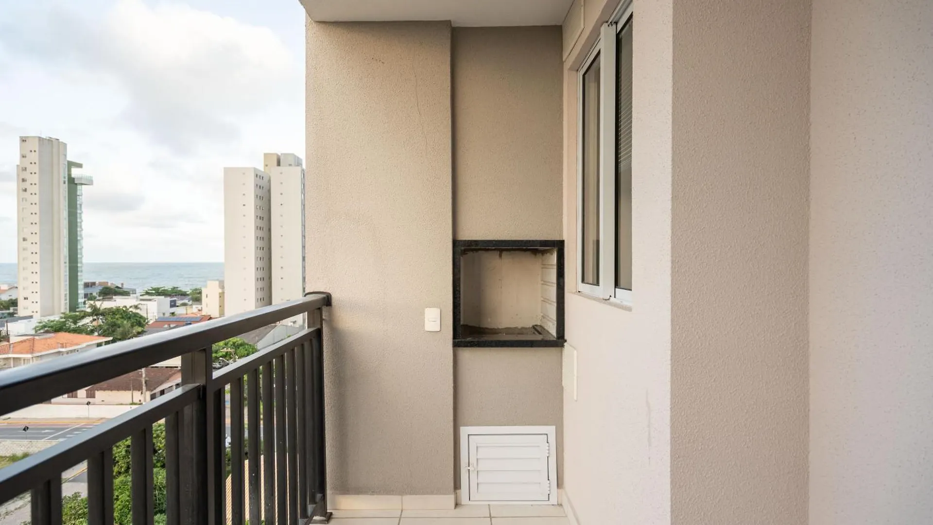 Apto Bal Picarras 150M Praia Com Pisicna, Sacada Com Churrasqueira Privativa, Ar Condicionado Wi Fi, Portaria 24H, Playground Infantil, Quadra De Esportes Vaga Privativa De Garagem Lägenhet